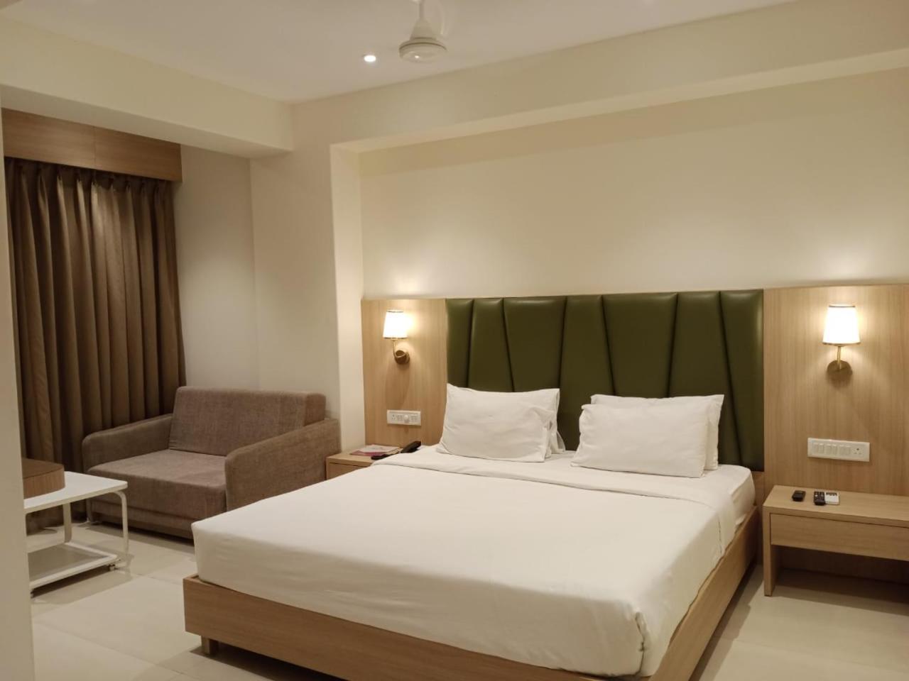 Meritas Crystal Resort Lonavala Eksteriør bilde